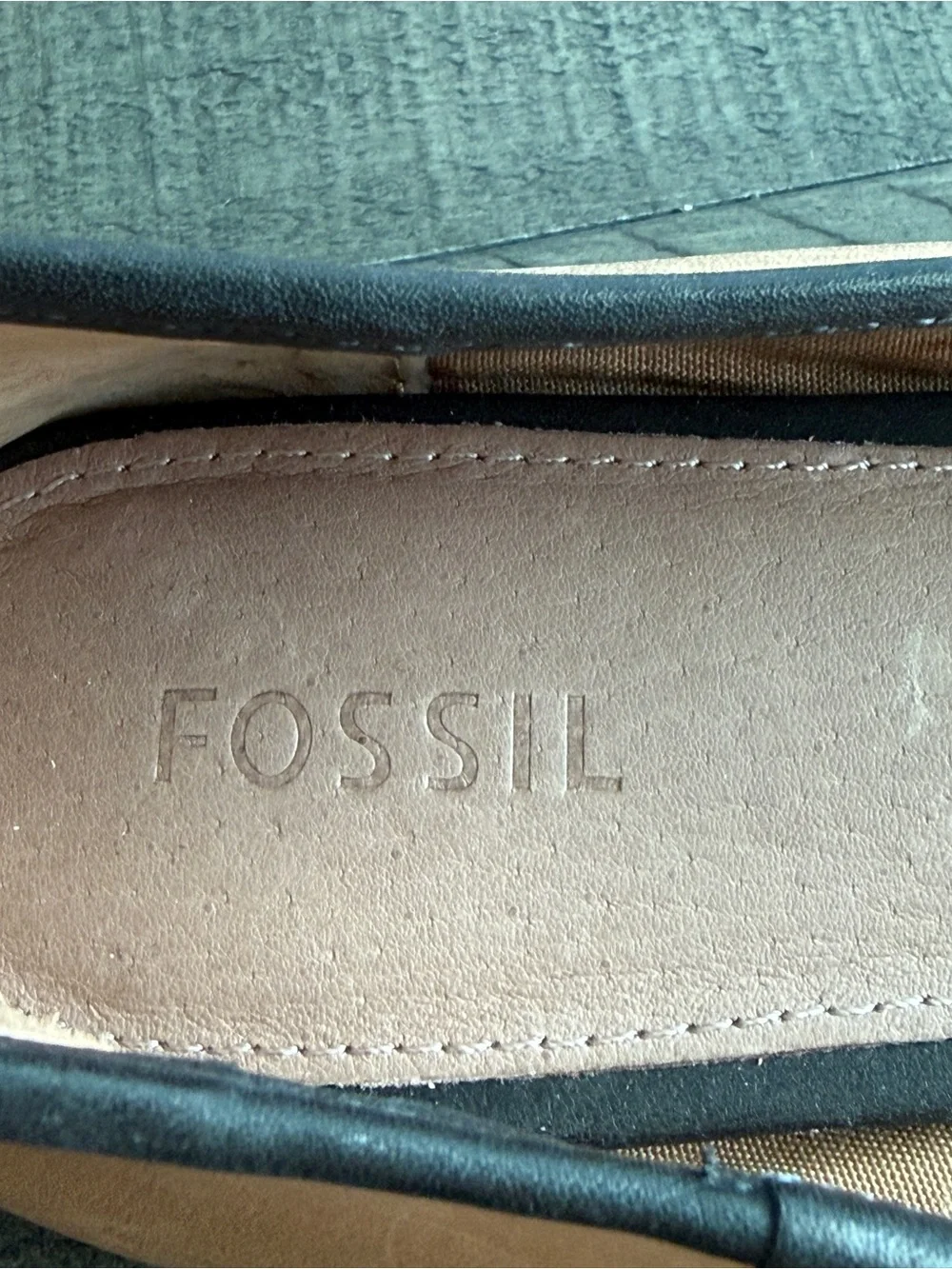 Fossil Two-Tone Tan and Black Women’s Ballet Flats Size 9.5